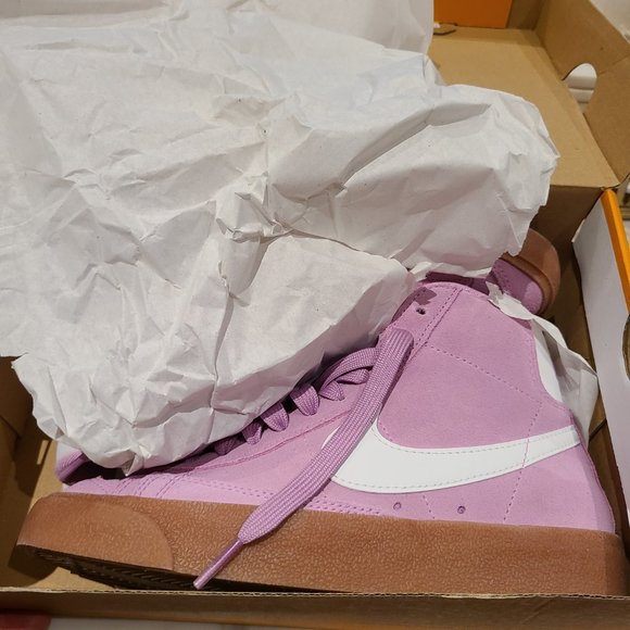 Nike Woman's Shoes - Picture 2 of 4